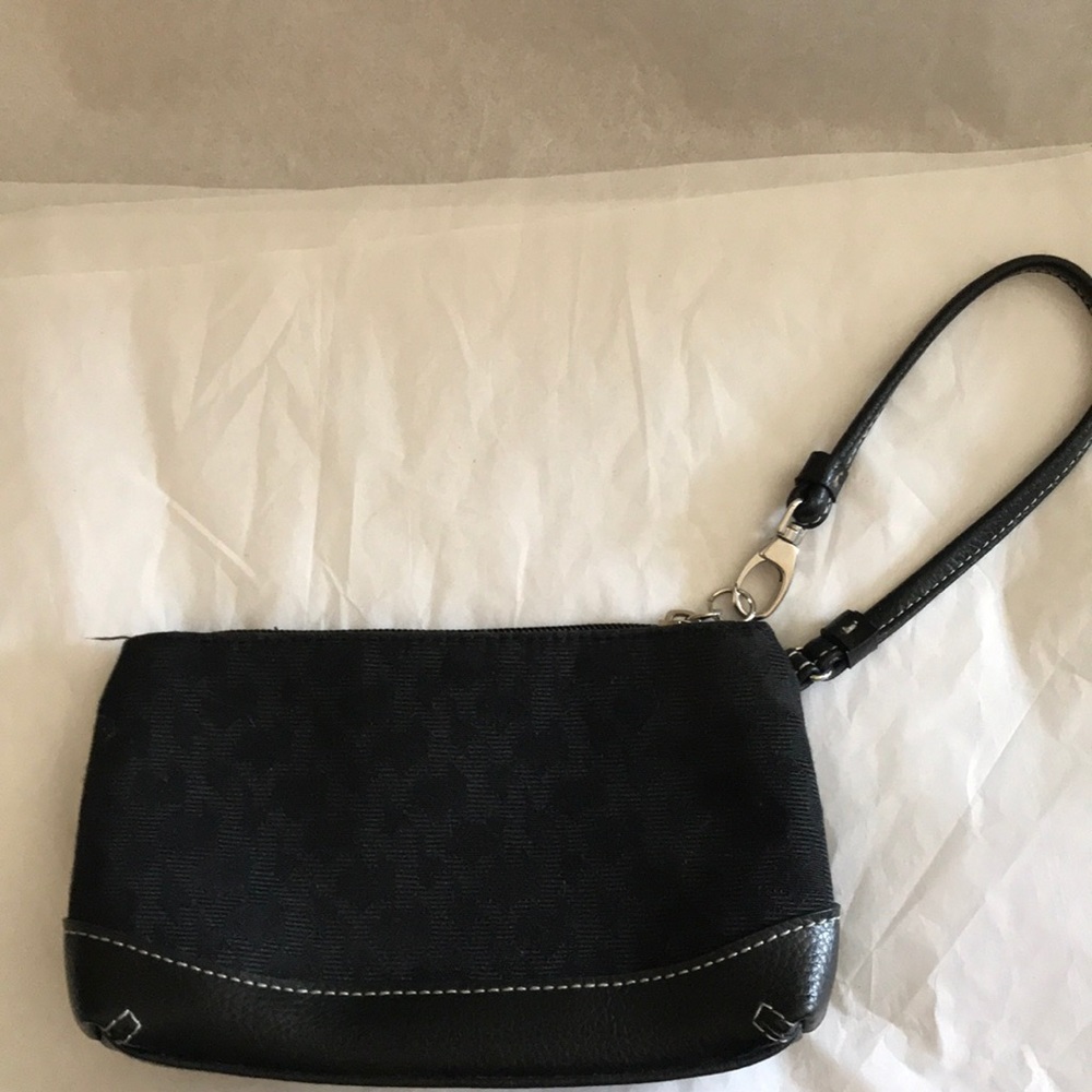 🛍 2/$15 New York & Company Wristlet - Picture 2 of 4